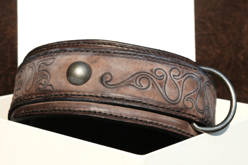 Handantiqued leather dog collar embossings detail