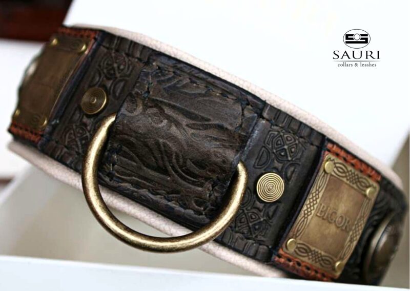 Padded leather dog collar with antique nameplates IMPERIAL by Workshop Sauri