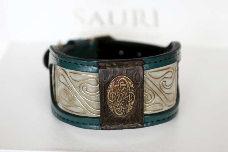 Hiranya green leather dog collar handmade by Workshop Sauri