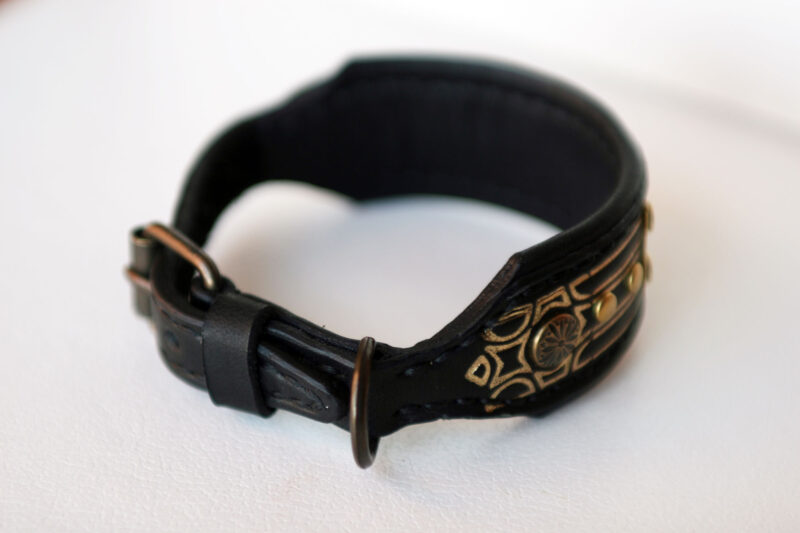 Small leather dog collar with nameplate NUIT by Workshop Sauri